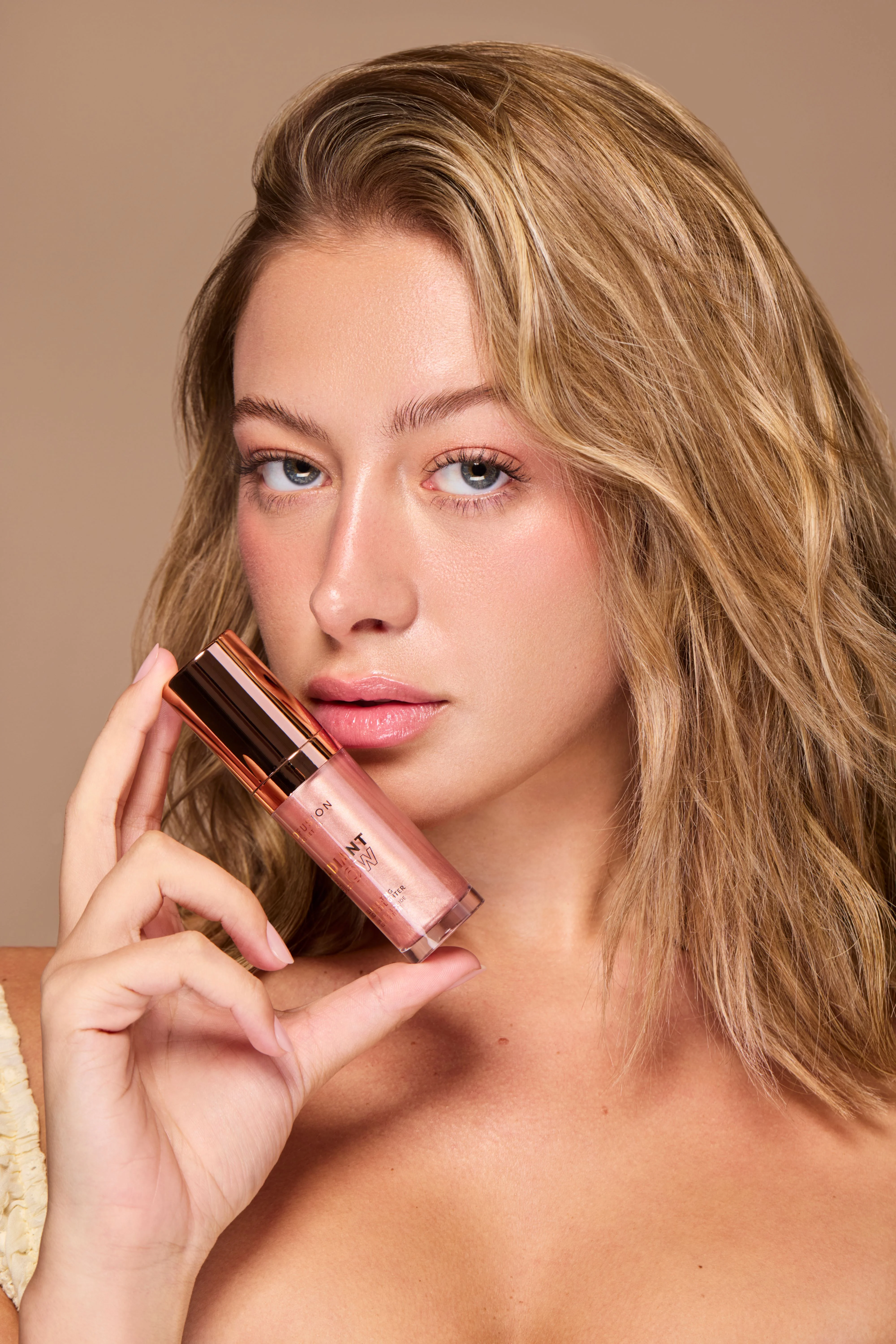 Radiant Glow Illuminating Liquid Highlighter - Image 12